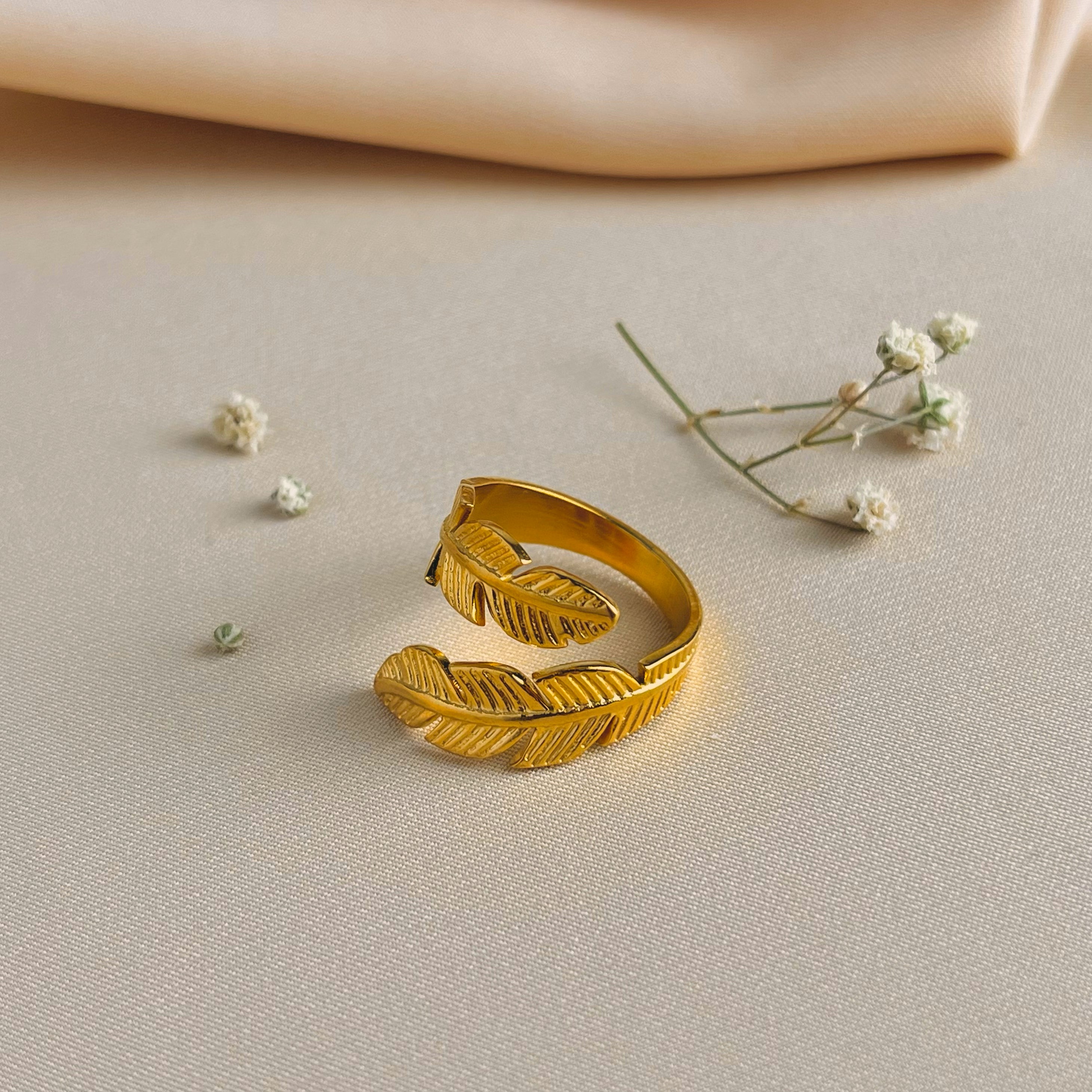 Feathers Ring