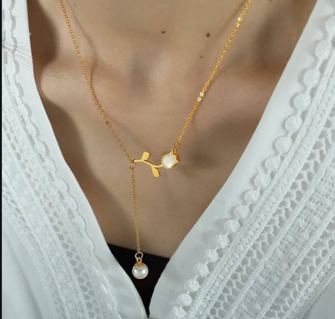 Mini Tulip Pearl Necklace