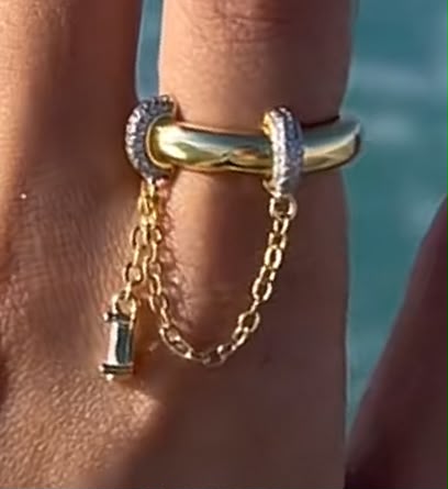 Huyam charms ring